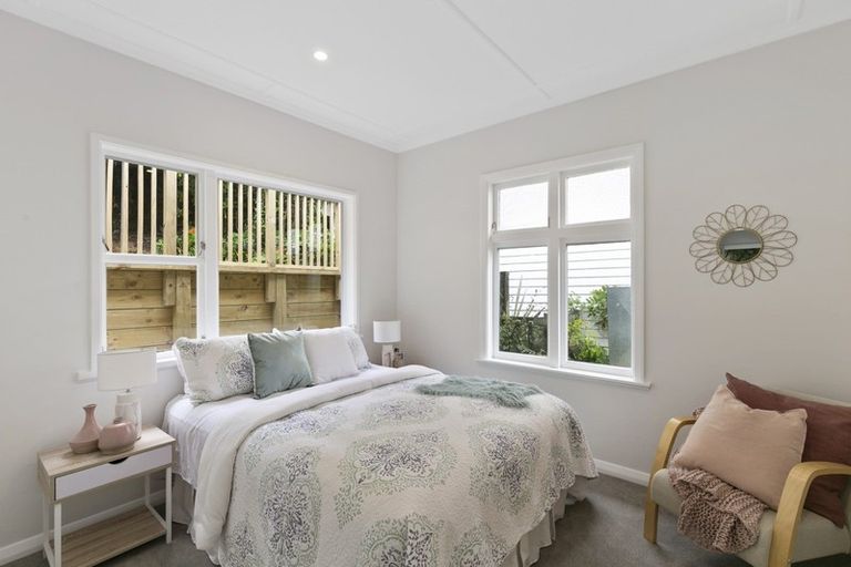 Photo of property in 33 Garden Road, Northland, Wellington, 6012