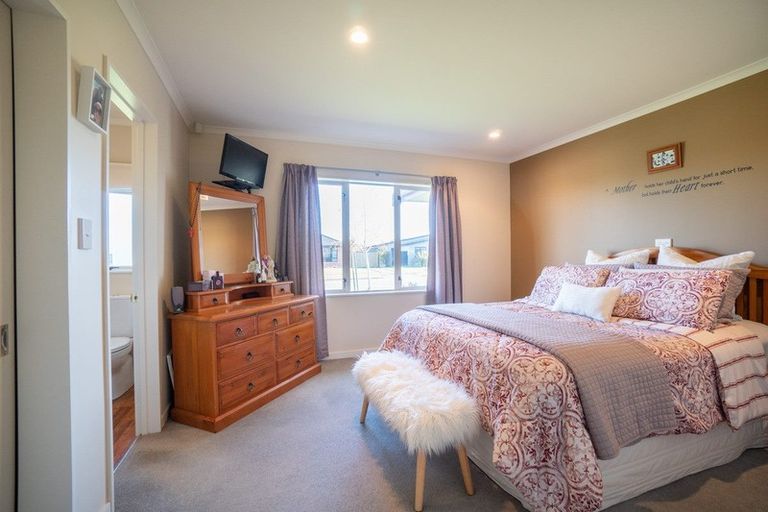 Photo of property in 19 Branigan Parade, Kelvin Grove, Palmerston North, 4414