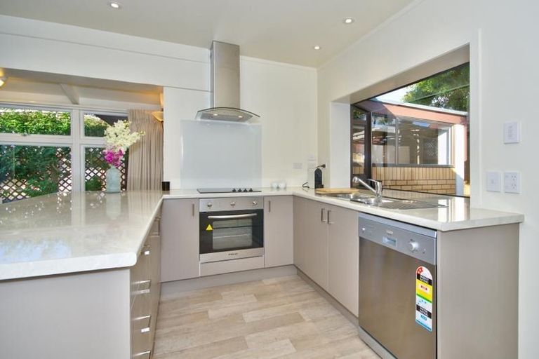 Photo of property in 2/15 Matuhi Rise, Henderson, Auckland, 0612