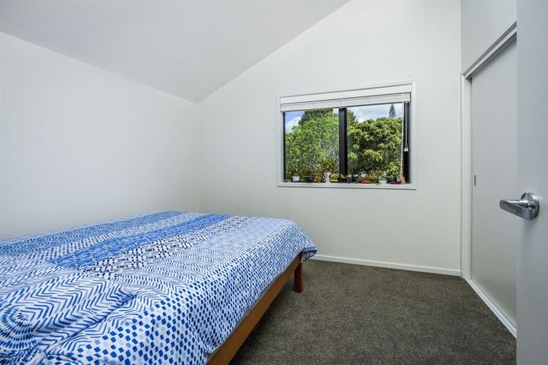 Photo of property in 2b Rosalind Road, Glenfield, Auckland, 0629