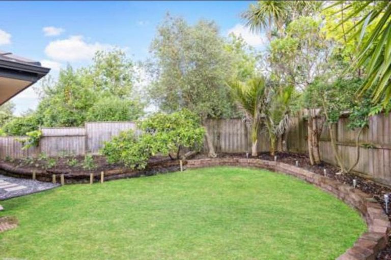 Photo of property in 15 Ironstone Place, Randwick Park, Auckland, 2105