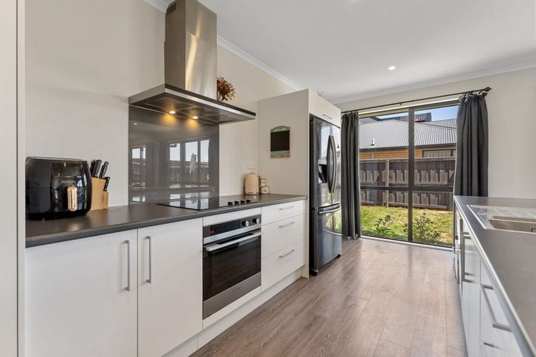 Photo of property in 28 Sholto Duncan Crescent, Halswell, Christchurch, 8025