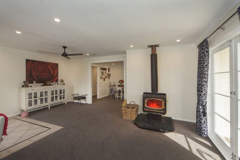 Photo of property in 2 Waikoukou Valley Road, Waimauku, 0812