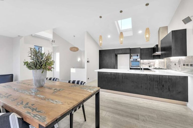 Photo of property in 6 Dunkeld Lane, Redcliffs, Christchurch, 8081