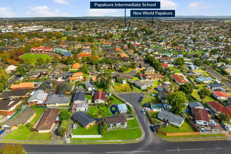 Photo of property in 1 Lansdown Place, Papakura, 2110