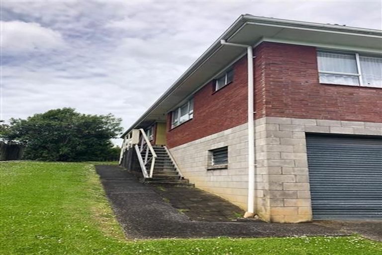 Photo of property in 2/76 Millbrook Road, Henderson, Auckland, 0612