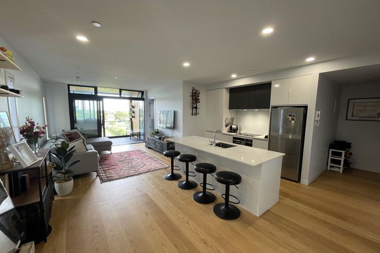 Photo of property in Frank Sargeson Apts, 104/80 Anzac Street, Takapuna, Auckland, 0622