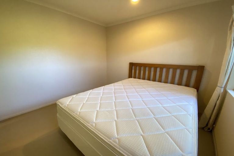 Photo of property in 6e Clearwater Cove, West Harbour, Auckland, 0618