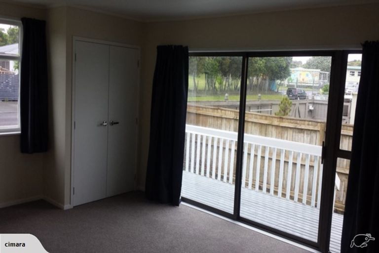 Photo of property in 10 Renata Crescent, Te Atatu Peninsula, Auckland, 0610