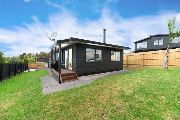 Photo of property in 43a Golf Road, New Lynn, Auckland, 0600