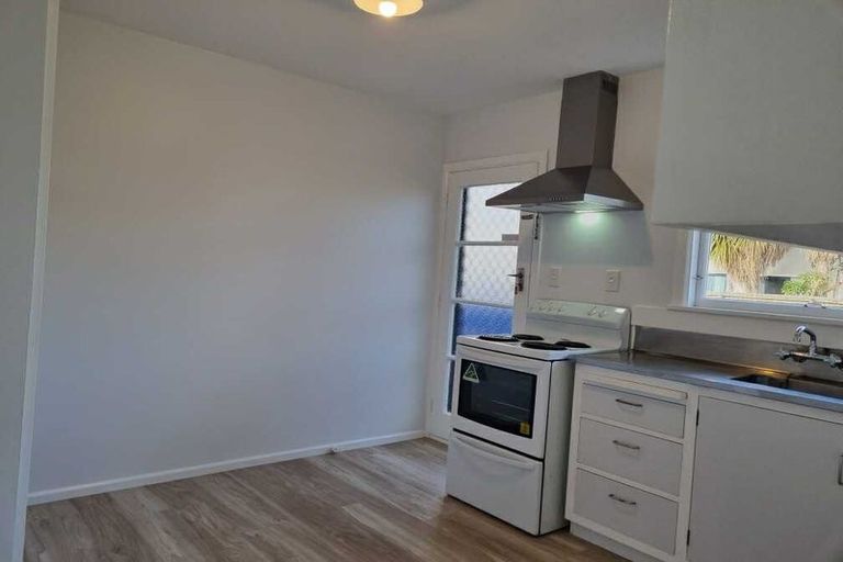 Photo of property in 2/98 Mathesons Road, Phillipstown, Christchurch, 8011