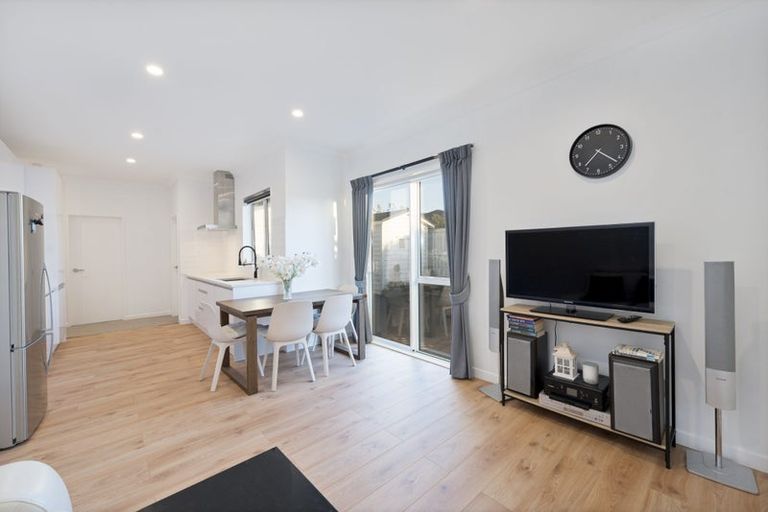 Photo of property in 25 Gilbransen Road, Kumeu, 0810