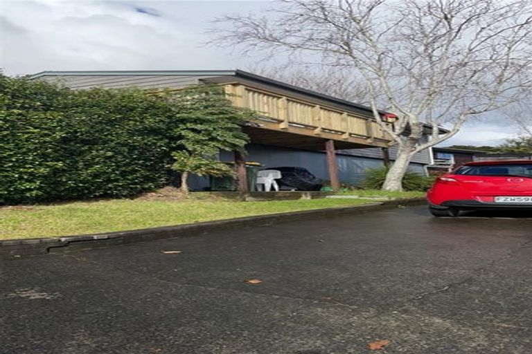 Photo of property in 1/17 Exeter Place, Unsworth Heights, Auckland, 0632