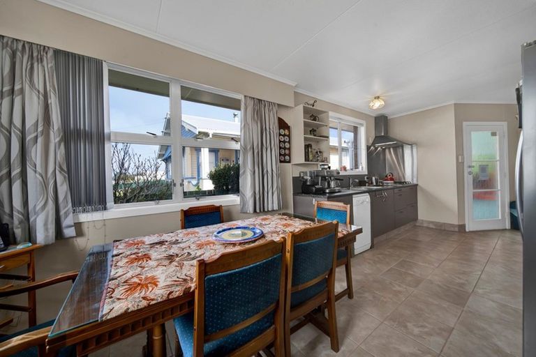 Photo of property in 124 Pioneer Road, Moturoa, New Plymouth, 4310