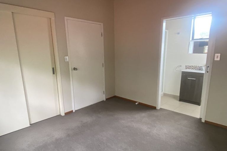 Photo of property in 1/8 Dee Place, Torbay, Auckland, 0630