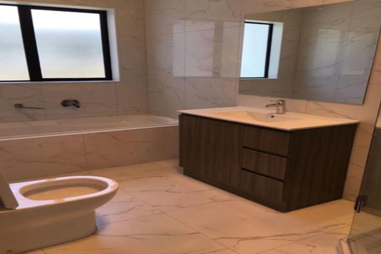 Photo of property in 6 Twin Parks Rise, Papakura, 2110