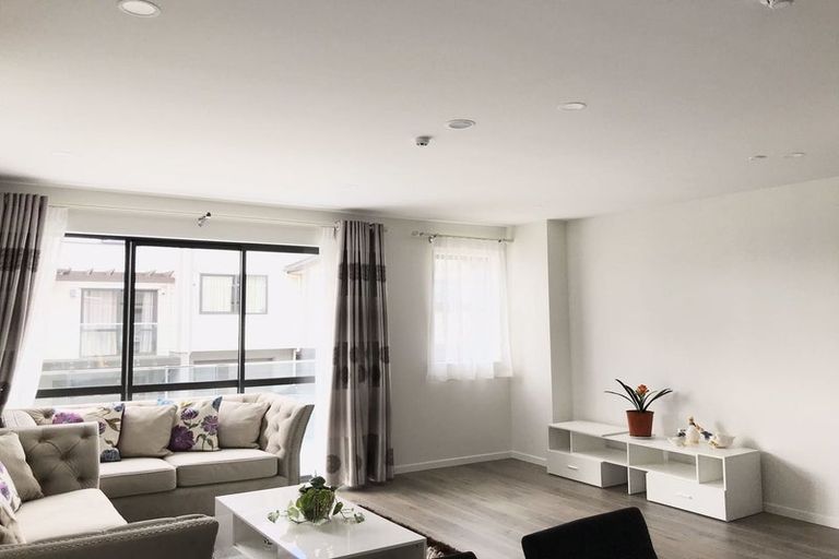 Photo of property in 9 Peony Mews, Oteha, Auckland, 0632