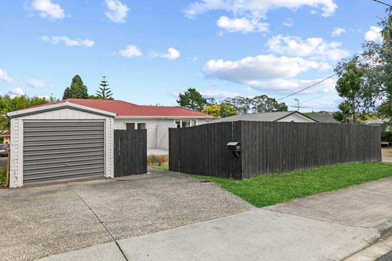 Photo of property in 28 Kingdale Road, Henderson, Auckland, 0610