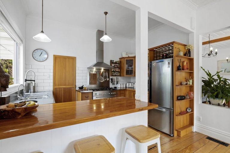 Photo of property in 160a Frankley Road, Frankleigh Park, New Plymouth, 4310