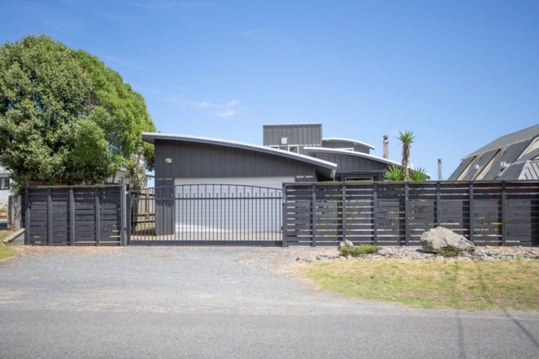 Photo of property in 13 Rodney Avenue, Te Horo Beach, Otaki, 5581