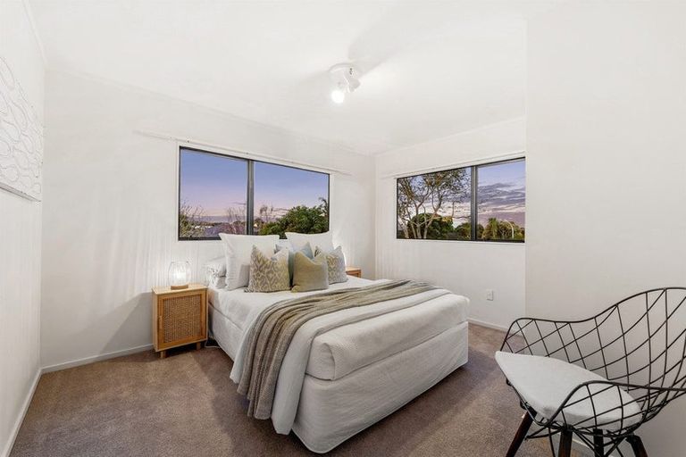 Photo of property in 22 Settlers Grove, Orewa, 0931