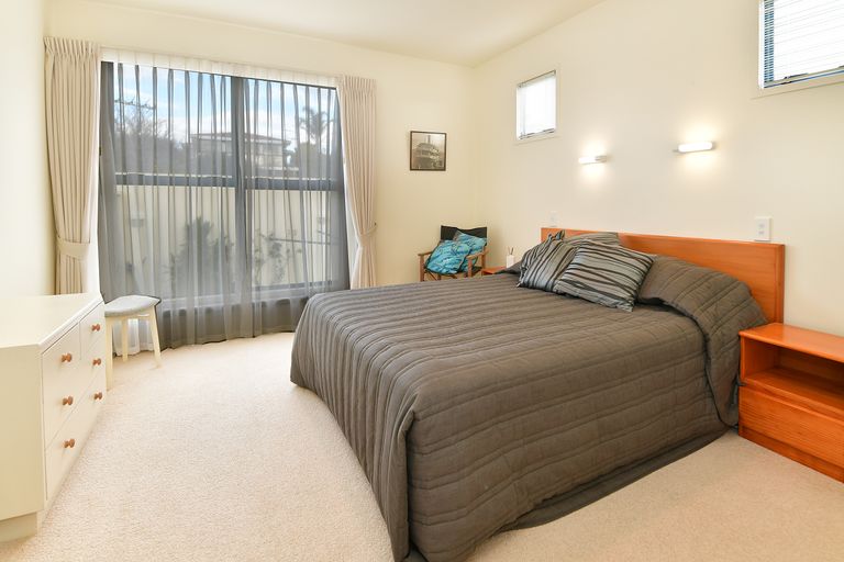 Photo of property in 59 Pacific Parade, Army Bay, Whangaparaoa, 0930