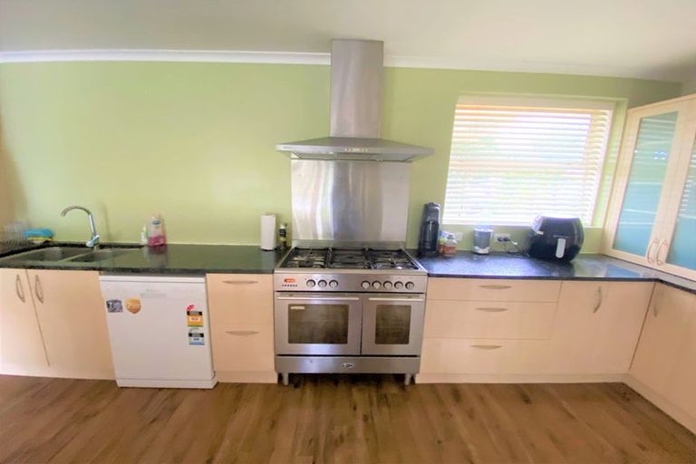 Photo of property in 4 Yeoman Place, Howick, Auckland, 2014