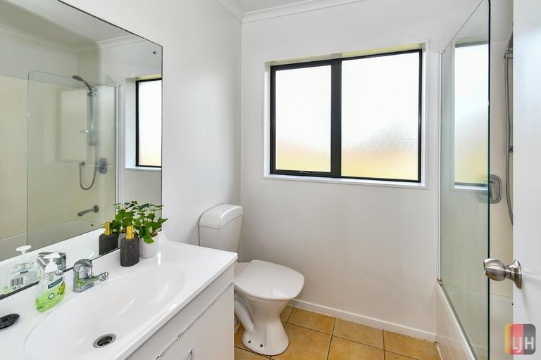 Photo of property in 325 Mahia Road, Weymouth, Auckland, 2103