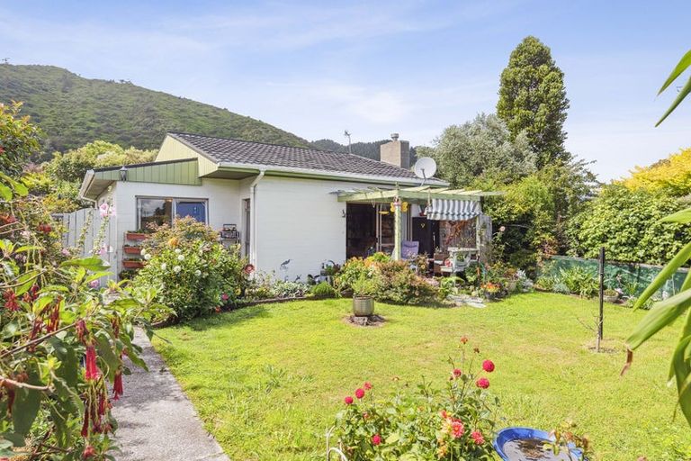 Photo of property in 15 Winara Avenue, Waikanae, 5036