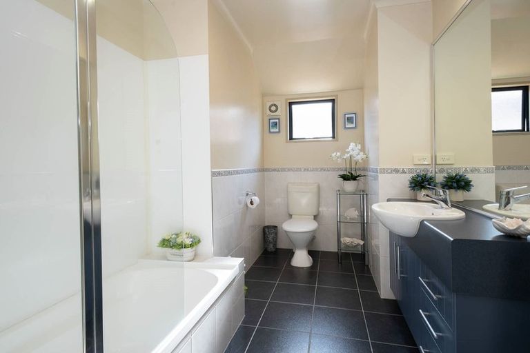 Photo of property in 1/27 Kellaway Drive, East Tamaki, Auckland, 2013