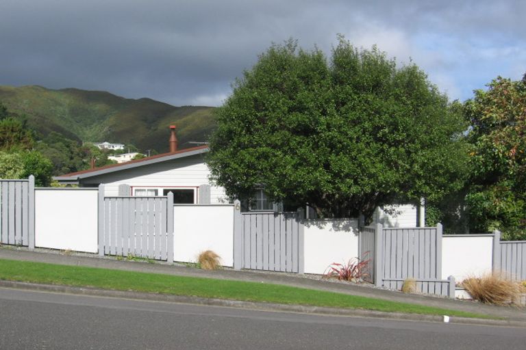 Photo of property in 6 Summit Road, Fairfield, Lower Hutt, 5011
