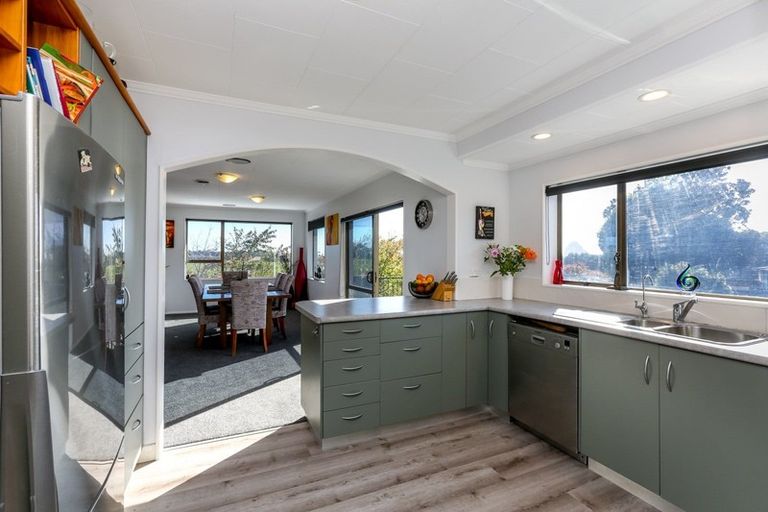 Photo of property in 24c Saint Ives Grove, Whalers Gate, New Plymouth, 4310