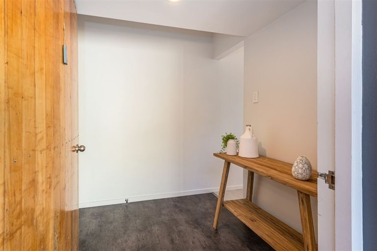 Photo of property in 1/182 Mount Pleasant Road, Mount Pleasant, Christchurch, 8081