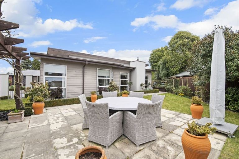 Photo of property in 6 Federer Lane, Bishopdale, Christchurch, 8053