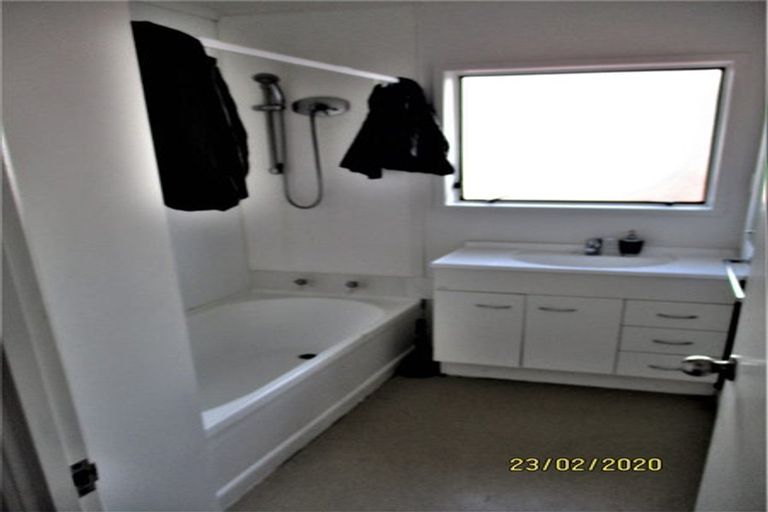 Photo of property in 2/2 Tacitus Place, Totara Vale, Auckland, 0629