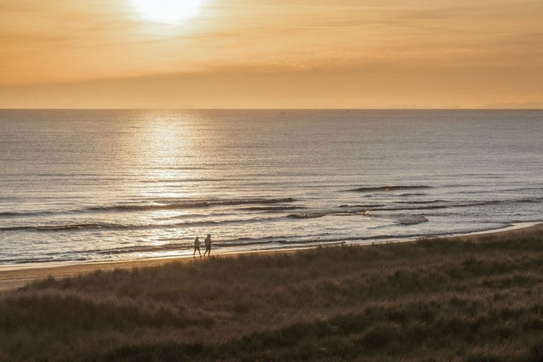 Photo of property in 6 Links Avenue, Mount Maunganui, 3116