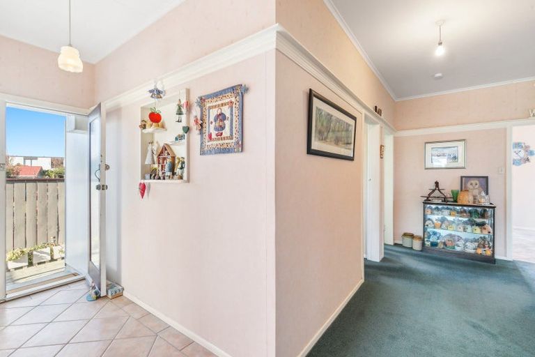 Photo of property in 93 Apu Crescent, Lyall Bay, Wellington, 6022