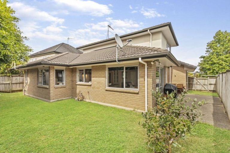 Photo of property in 13 Packspur Drive, Flat Bush, Auckland, 2016