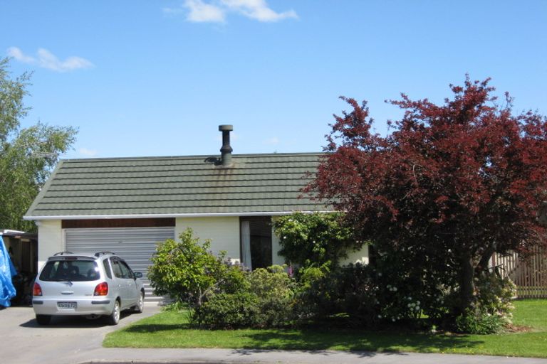 Photo of property in 12 Luxton Place, Rangiora, 7400