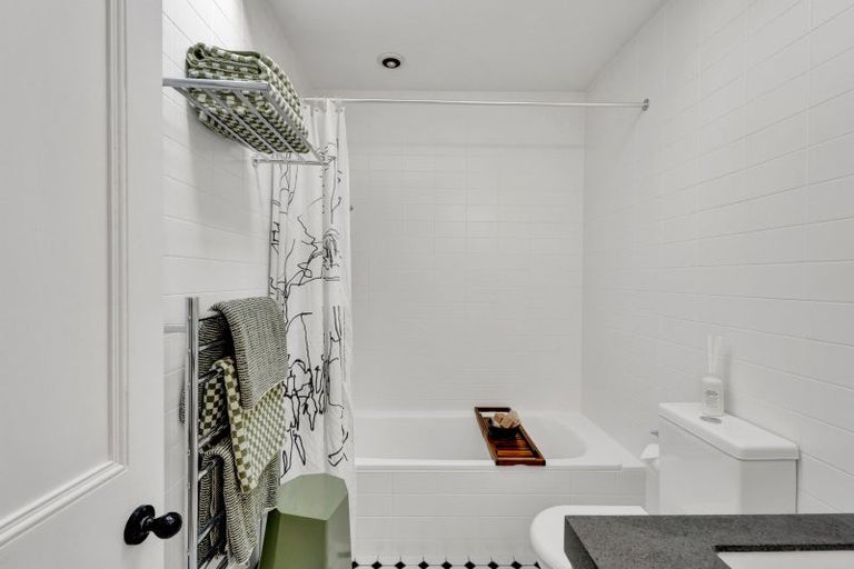 Photo of property in 89 Pendarves Street, New Plymouth, 4310