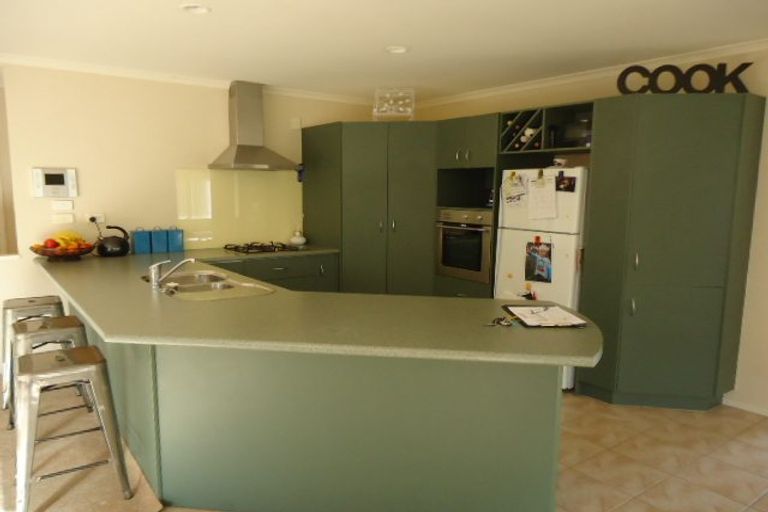 Photo of property in 6 Chelmsley Avenue, Henderson, Auckland, 0612