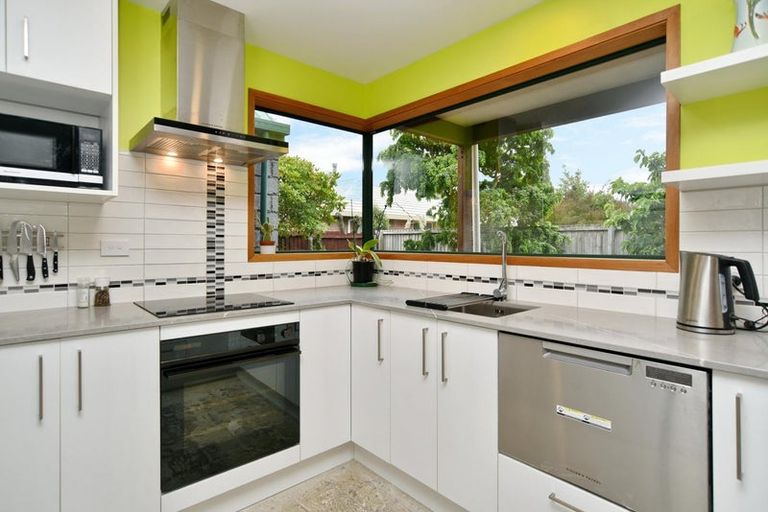 Photo of property in 1/5 Winters Road, Redwood, Christchurch, 8051