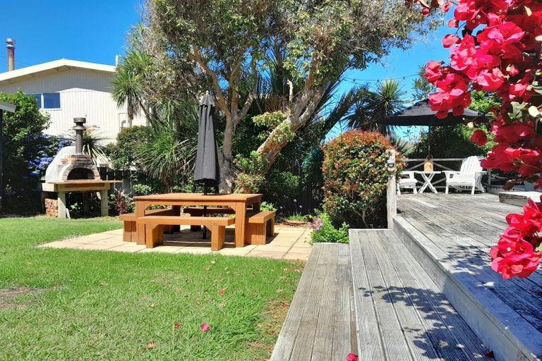 Photo of property in 43 Bluff Road, Kuaotunu West, Whitianga, 3592