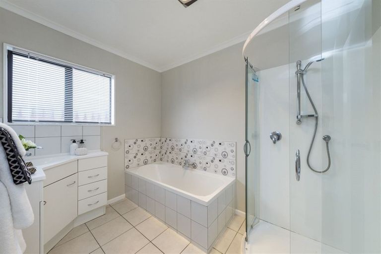 Photo of property in 20 Colonial Place, Kelvin Grove, Palmerston North, 4414