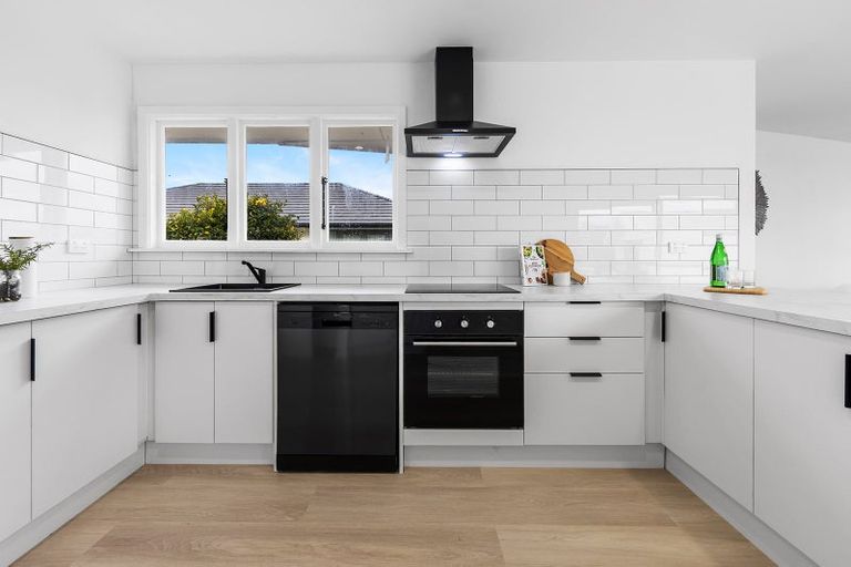 Photo of property in 15 Greenhaven Drive, Burwood, Christchurch, 8083