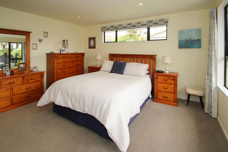 Photo of property in 6 Kenilworth Road, Oamaru North, Oamaru, 9400