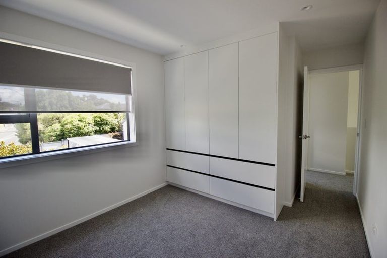 Photo of property in 2/94 Target Road, Totara Vale, Auckland, 0629