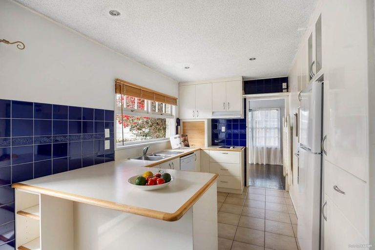 Photo of property in 18 Roysfield Lane, Sunnyhills, Auckland, 2010