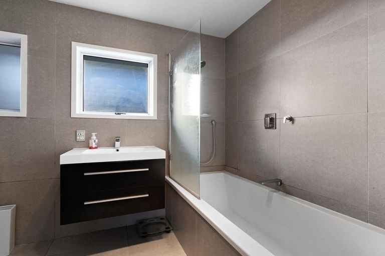 Photo of property in 35a Kawarau Place, Frankton, Queenstown, 9300