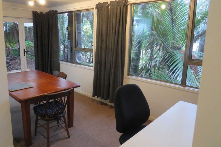 Photo of property in 2 Windy Ridge Road, Glenfield, Auckland, 0629